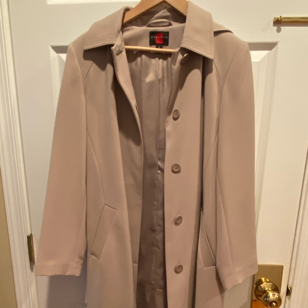 Like new Women’s Raincoat
